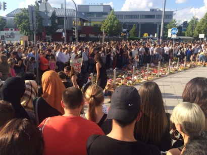 Simpati Masyarakat dan Ribuan Bunga di TKP Penembakan Munich