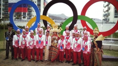 Kontingen Indonesia Tampil Keren dalam Defile Pembukaan Olimpiade Rio