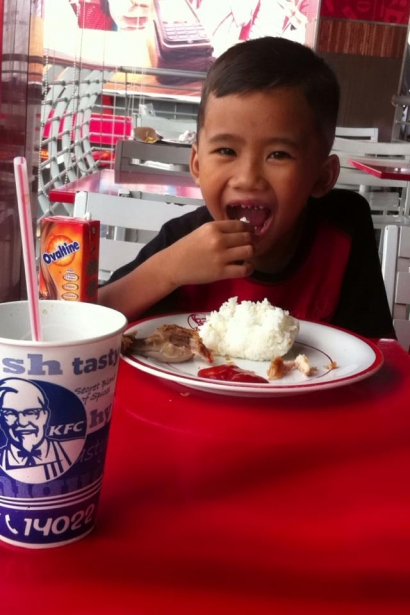 “Horeee, Akhirnya Bisa Makan di KFC Bareng Raditya”