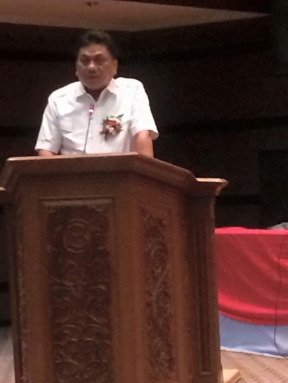 Gubernur Sulut Olly Dondokambey SE Buka Seminar Nasional