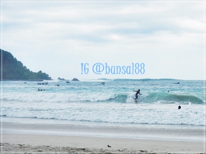 Surfing Seru di Selong Belanak Lombok