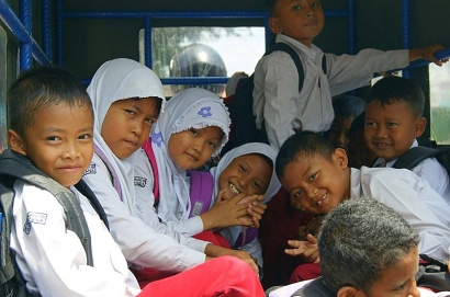 Cara Bijak Menjembatani Harapan dan Kenyataan Masa Depan Pendidikan Anak