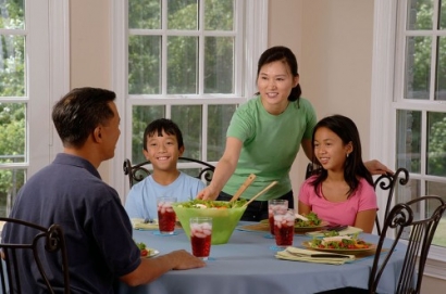 Makan Bersama Keluarga di Meja Makan? Ayo lakukan!