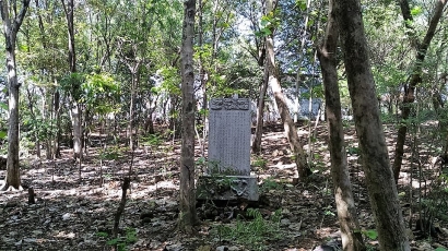 Batu Peringatan Kuburan yang Mengutuk di Semarang