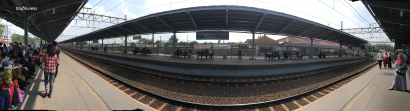 Naik Commuter Line dan Bertemu Bang Thamrin Sonata di Stasiun Manggarai