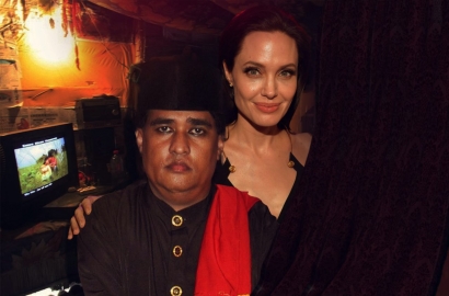 Menyandingkan Dimas Kanjeng dan Angelina Jolie, Sebuah Kisah Imajinasi