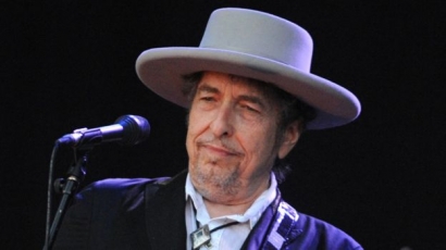 Berpuisi dalam Lagu Antar Bob Dylan ke Panggung Nobel