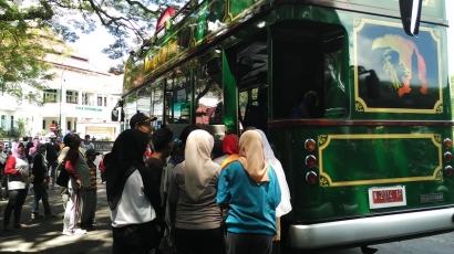Wisata Keliling Kota dengan Bus Malang City Tour