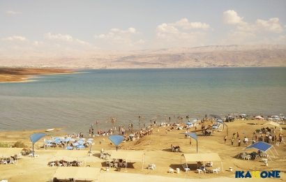 Menyusuri Laut Mati yang Menyatukan Israel, Palestina & Yordania