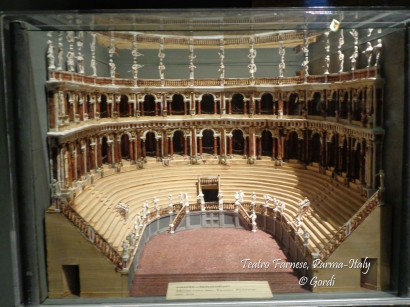 Teatro Farnese, Persembahan dari Raja untuk Rakyat Kota Parma