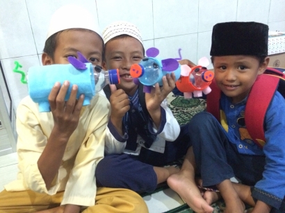 Rayakan Hari Jadi Pertama, KRI Bali Berbagi dengan Anak-anak Rumah Bina Swayanaka