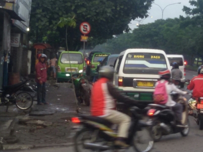 10 Alasan Malas Naik Angkot di Bandung