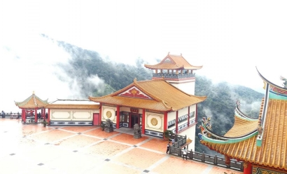 Chin Swee Temple, Melihat Istana di Atas Langit