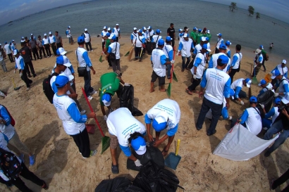 30 Menit Pantai Kampung Bugis "Disulap" Bersih