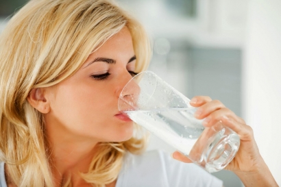8 Manfaat Minum Air Putih di Pagi Hari