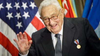 Di Usianya yang ke-93, Henry Kissinger Masih Super Produktif