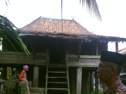 Eksplorasi Rumah Penghulu Kampung Berusia 350 Tahun di Desa Penyengat Olak