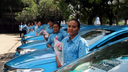 20 Menit Bersama Sopir Taksi Wanita