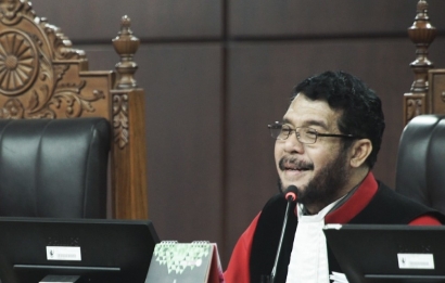 Hakim MK Cecar Dosen Penolak Judicial Review