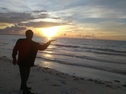 Menangkap Matahari di Maluku Tenggara
