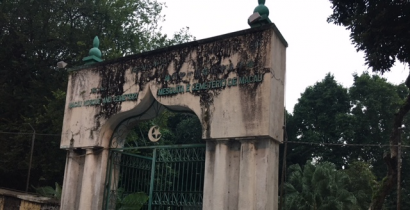 Di Mezquita de Macau, Dilarang Sholat di Dalam Masjid