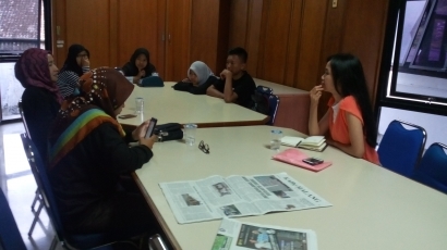Kompasianer Malang Sharing dan Bimbing Pelajar SMK Terbitkan Buku