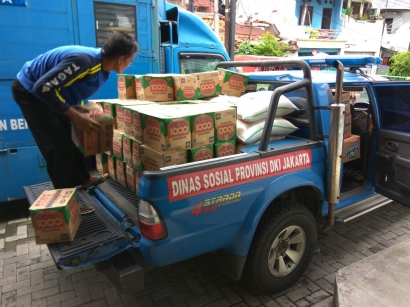Korban Banjir Kampung Melayu mendapatkan Bantuan