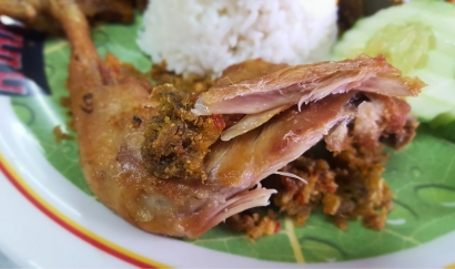 Jajan di Surabaya, Menyantap Ayam Goreng yang Lezat di Dekat Kantor Bu Risma