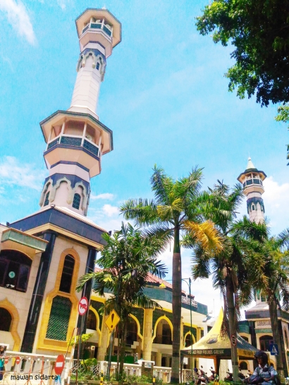 Mengunjungi Masjid Jamik Gresik yang Kuno dan Bersejarah