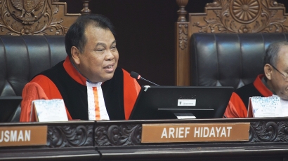 Interupsi Ketua Majelis Hakim MK Memperjelas Perbedaan Indonesia dengan Negara-negara Liberal