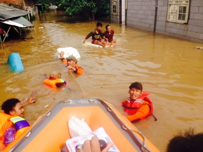 Perjuangan Warga Cipinang Melayu Bertahan dari Banjir