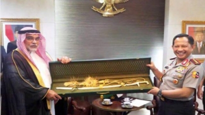 Pemberian Pedang Emas dari Arab Saudi Bentuk Gratifikasi?