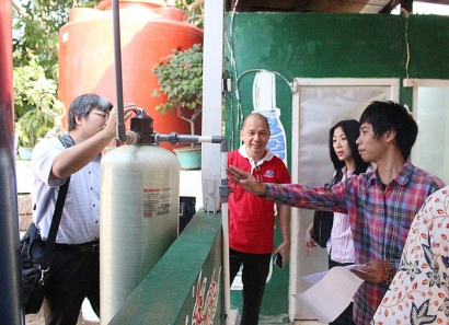 Kampus SGU Bantu Masyarakat Desa Marga Mulya dalam Program Air Bersih