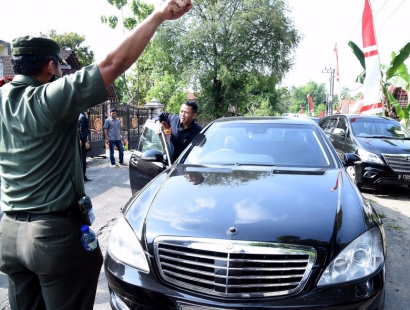 Ketika Mobil Dinas Jokowi Mogok