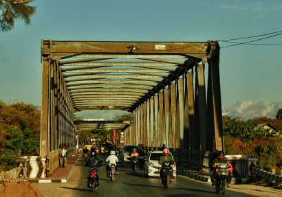 Wah Ada Jembatan "Dilarang Bunuh Diri" di Kupang