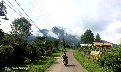 Cerita Prenggong Jaya di Situs Pasir Kaca Gunung Salak