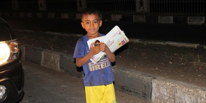 Sepenggal Cerita Anak Penjual Koran di Kota Kupang