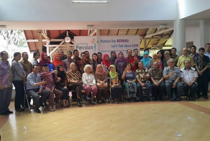 Pension Day Berbagi; Let's Talk About Love