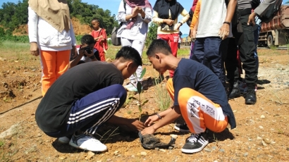 Jalan Sehat untuk Operasi Semut hingga Menanam Pohon di Sekitaran Pantai Datok