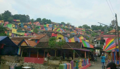 Kampung Pelangi Jadikan Semarang Lebih Berwarna