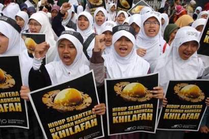 Pembubaran Hizbut Tahrir Indonesia: Solidaritas Gerakan dan Beberapa Catatan