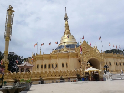 Taman Alam Lumbini: Pagoda Megah di Dataran Tinggi Karo