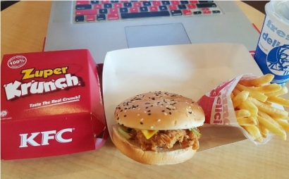 Goyangan Ayam di Mulut dari Kelezatan KFC Zuper Krunch