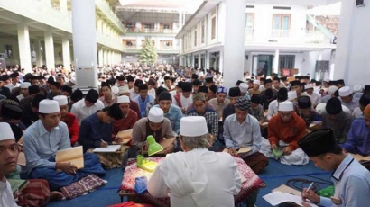 Mengaji Kitab kala Ramadhan, dari Pesantren hingga Facebook Live
