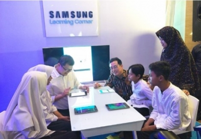 Samsung Donasikan Rp1,2 M Hasil Lelang Galaxy S8+ Edisi Khusus untuk Anak Yatim