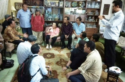 Ketika Alumni IKIP Jakarta Menyambangi Prof. Conny Semiawan