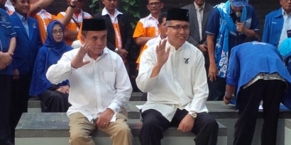 Foto Viral "Jingklet Kaki" Gubernur Aceh Itu Ternyata Meniru Gayaku