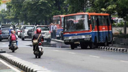 Malas Jalan Kaki dan Ngawurnya Angkutan Umum di Jakarta