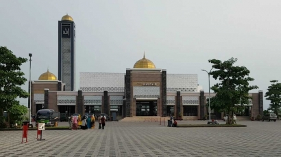 Ini Dia Penampakan Masjid Namira yang Viral di Media Sosial