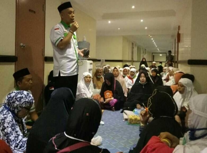 Jelang Keberangkatan ke Mekkah, Petugas Haji Kloter 2 UPG Beri Manasik Terakhir di Madinah